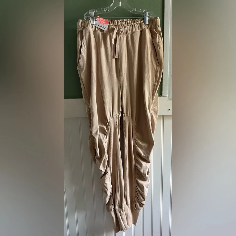 Free People Movement Hot Shot Shirred Pants in Beige Size S NWT